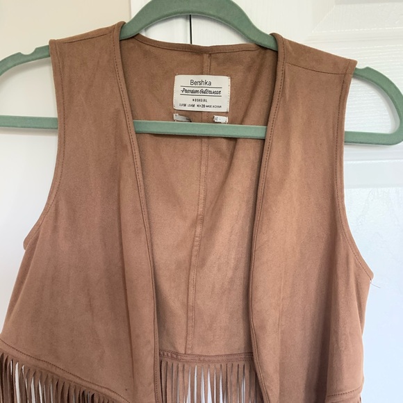 Long sleeve white shirt; brown sleeveless blazer - Picture 6 of 8